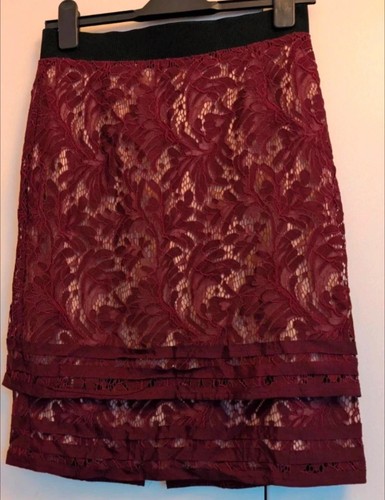 Burgundy lace knee - , length